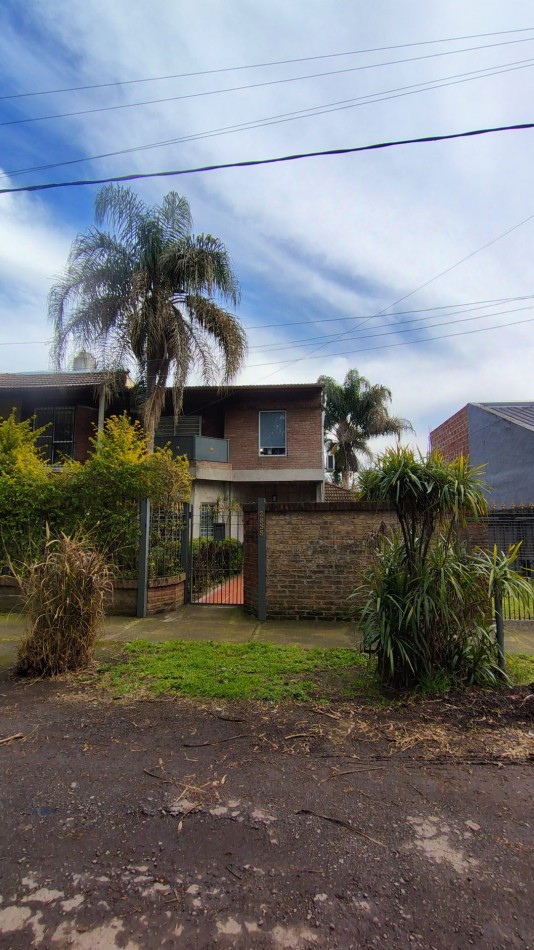 Venta Casa 3 ambientes Hurlingham Cochera