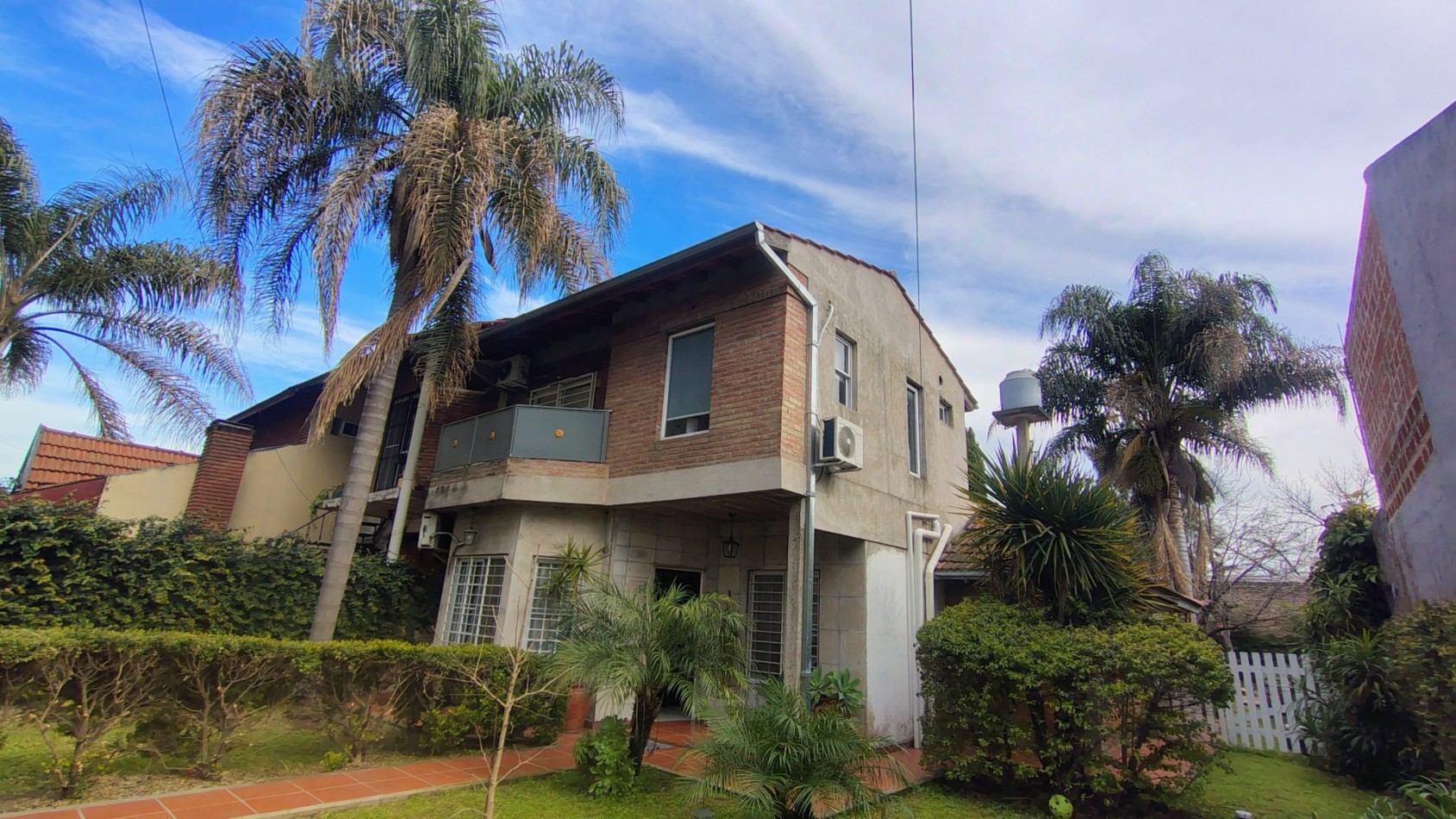 Venta Casa 3 ambientes Hurlingham Cochera