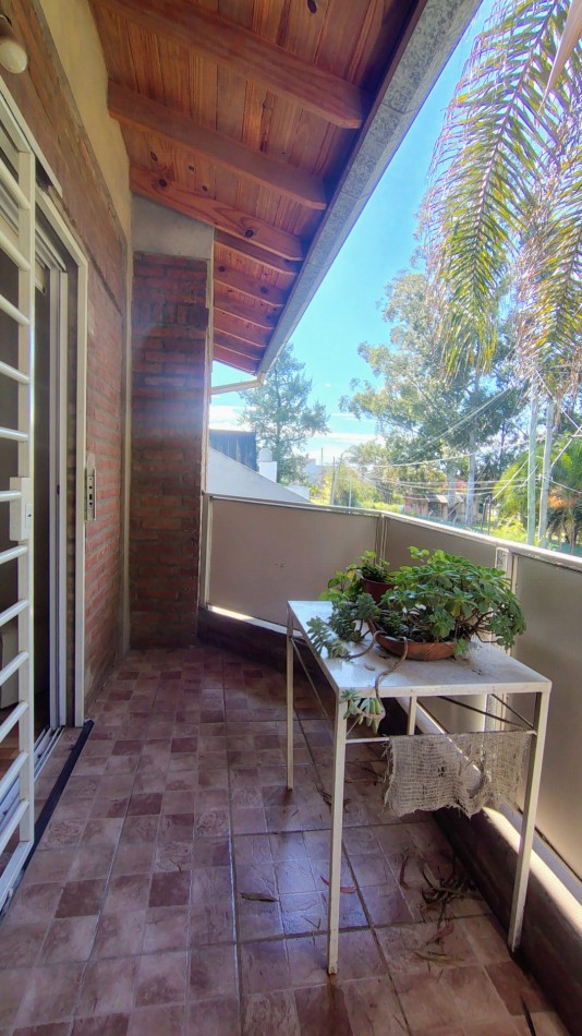 Venta Casa 3 ambientes Hurlingham Cochera