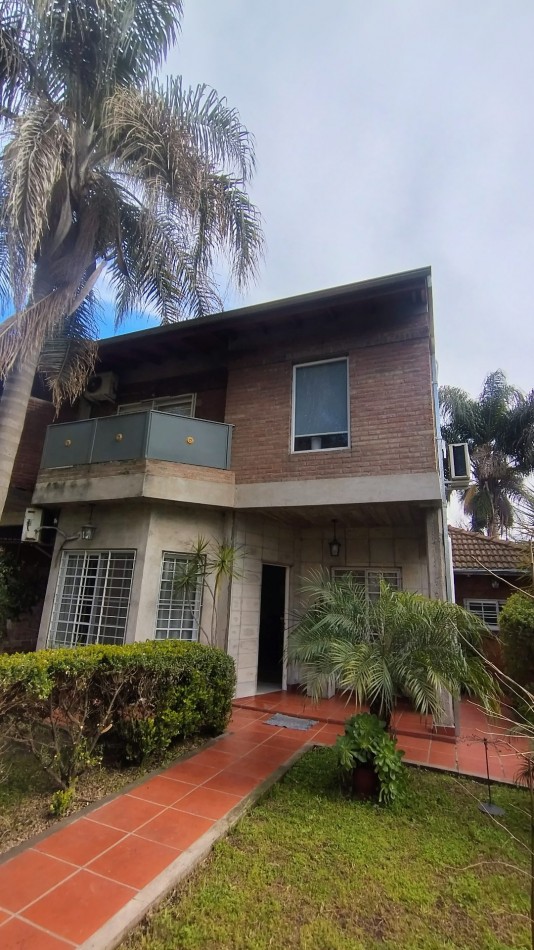 Venta Casa 3 ambientes Hurlingham Cochera
