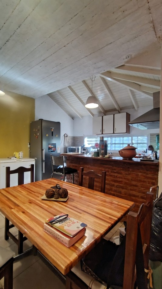 Venta Casa 3 ambientes Hurlingham Cochera