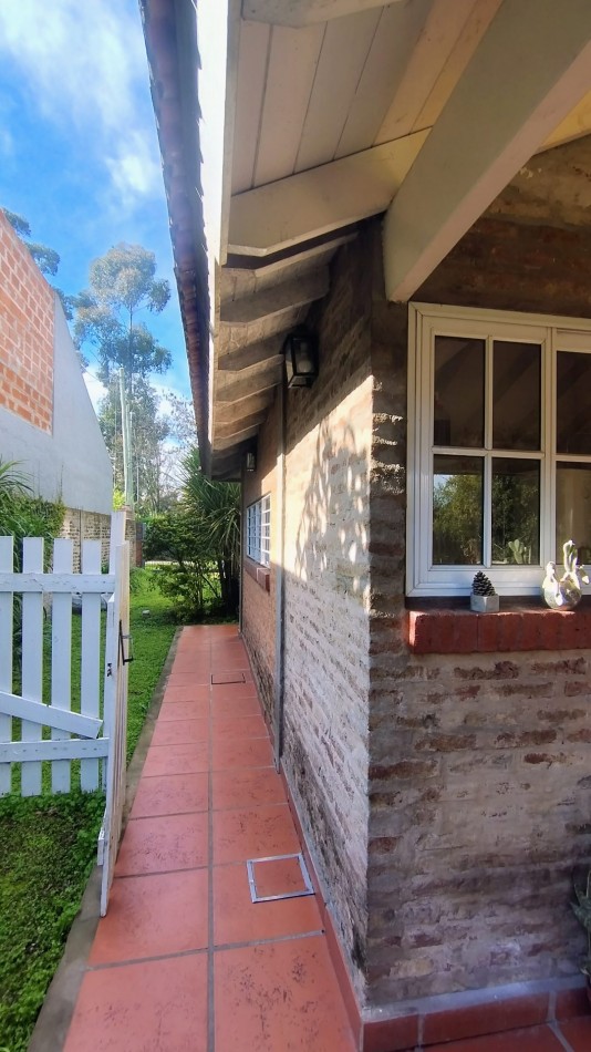 Venta Casa 3 ambientes Hurlingham Cochera