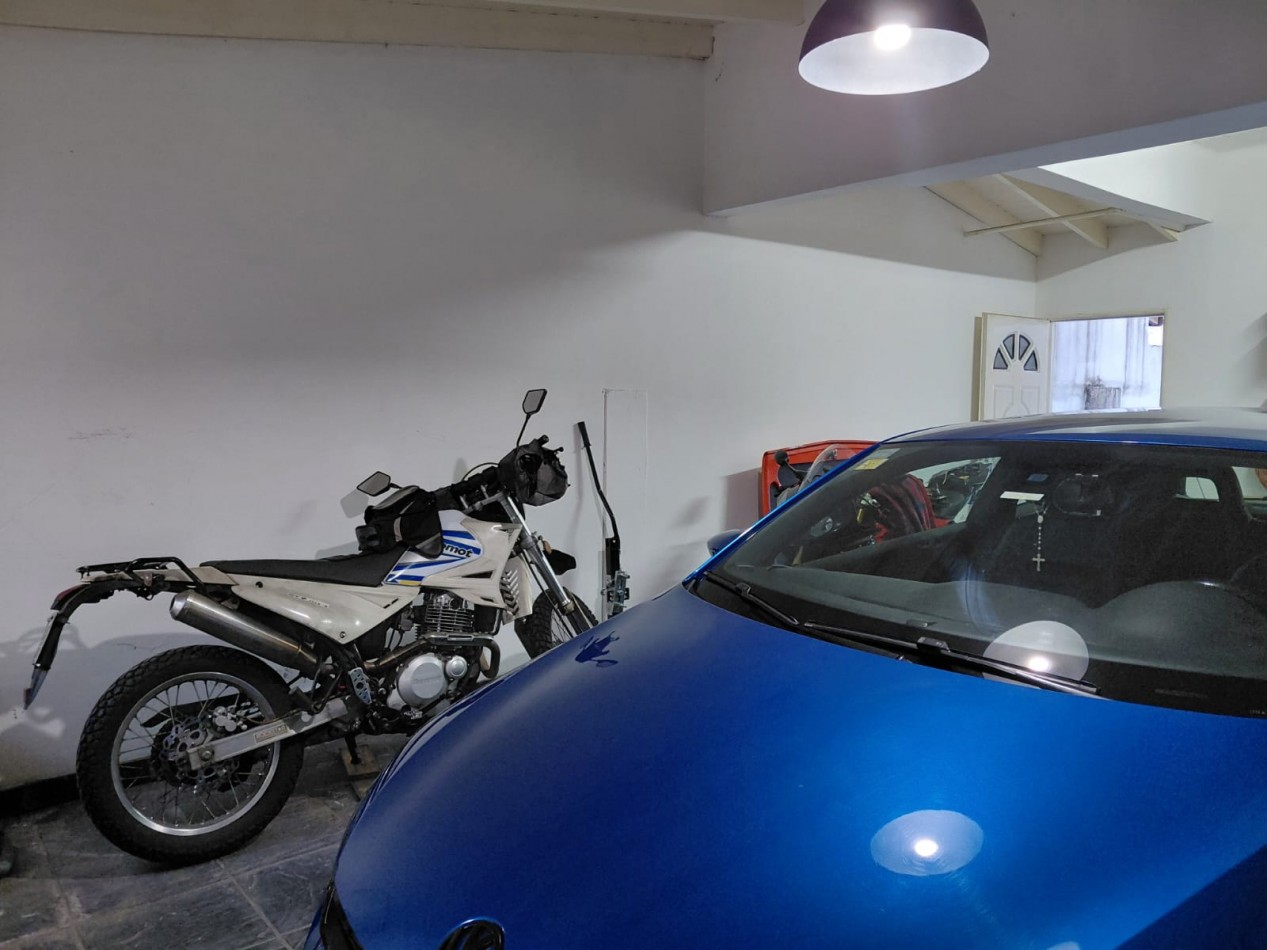 VENTA CASA 3 AMBIENTES HURLINGHAM CON DOBLE COCHERA