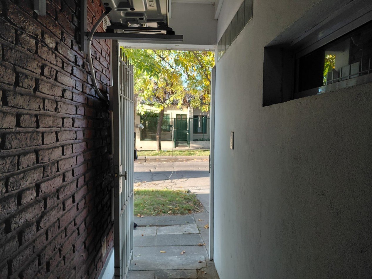 VENTA CASA 3 AMBIENTES HURLINGHAM CON DOBLE COCHERA