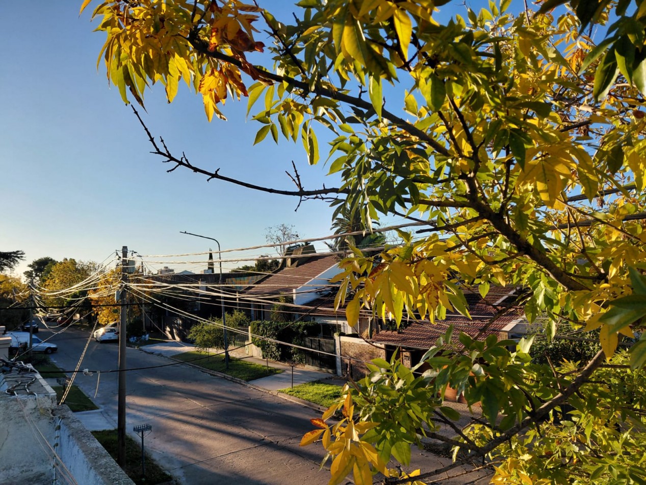 VENTA CASA 3 AMBIENTES HURLINGHAM CON DOBLE COCHERA