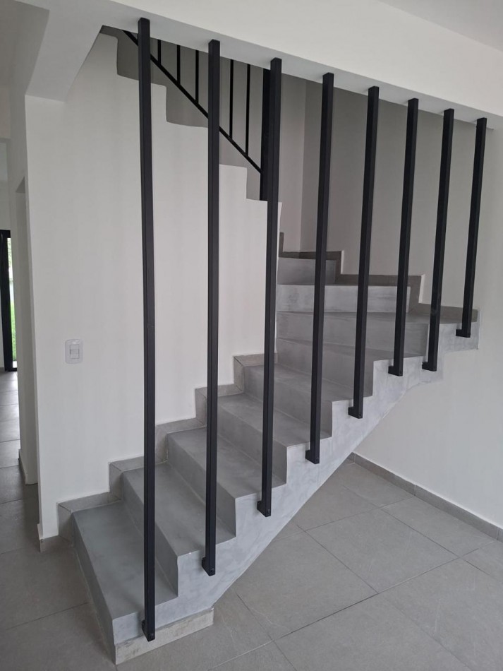 Venta Duplex Tres Ambientes en Barrio Cerrado a Estrenar en San Miguel 