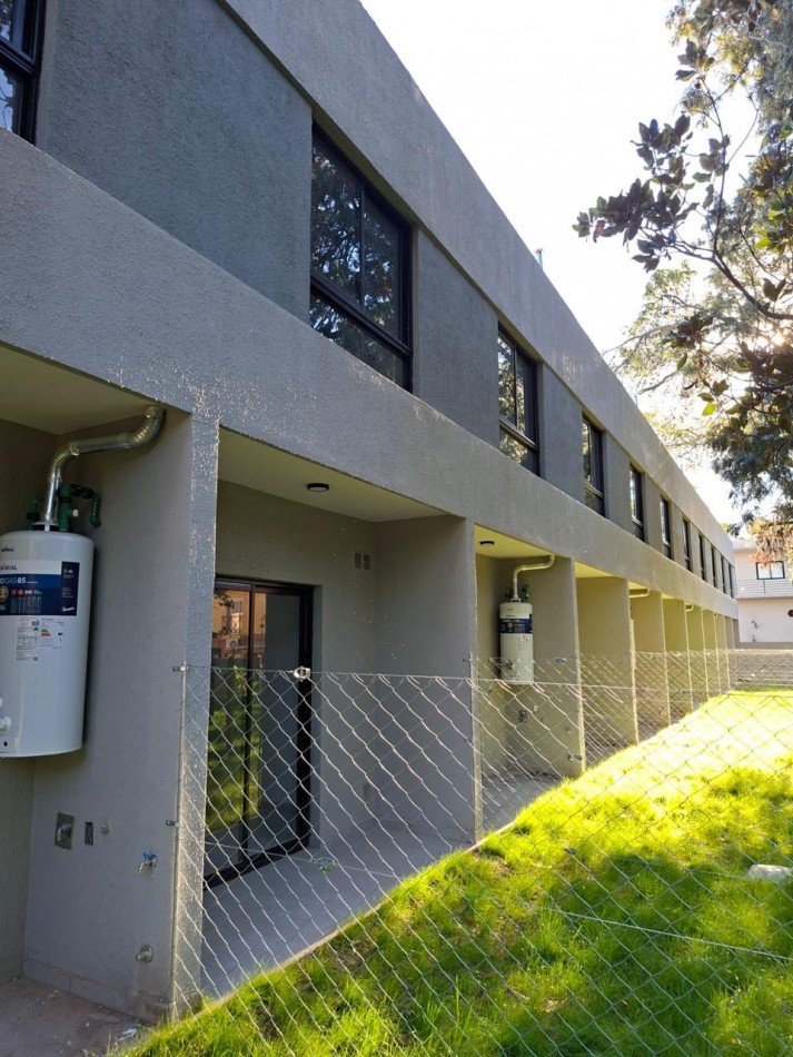 Venta Duplex Tres Ambientes en Barrio Cerrado a Estrenar en San Miguel 