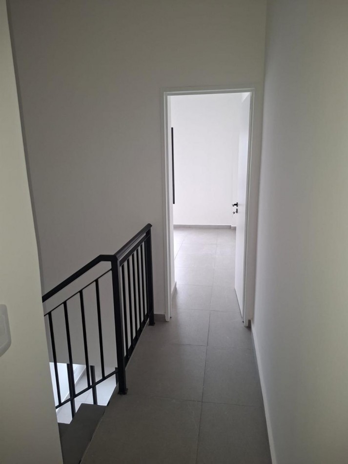Venta Duplex Tres Ambientes en Barrio Cerrado a Estrenar en San Miguel 