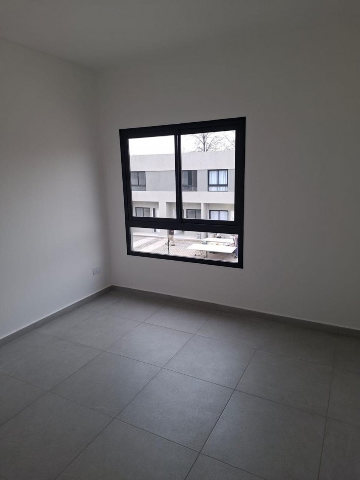 Venta Duplex Tres Ambientes en Barrio Cerrado a Estrenar en San Miguel 