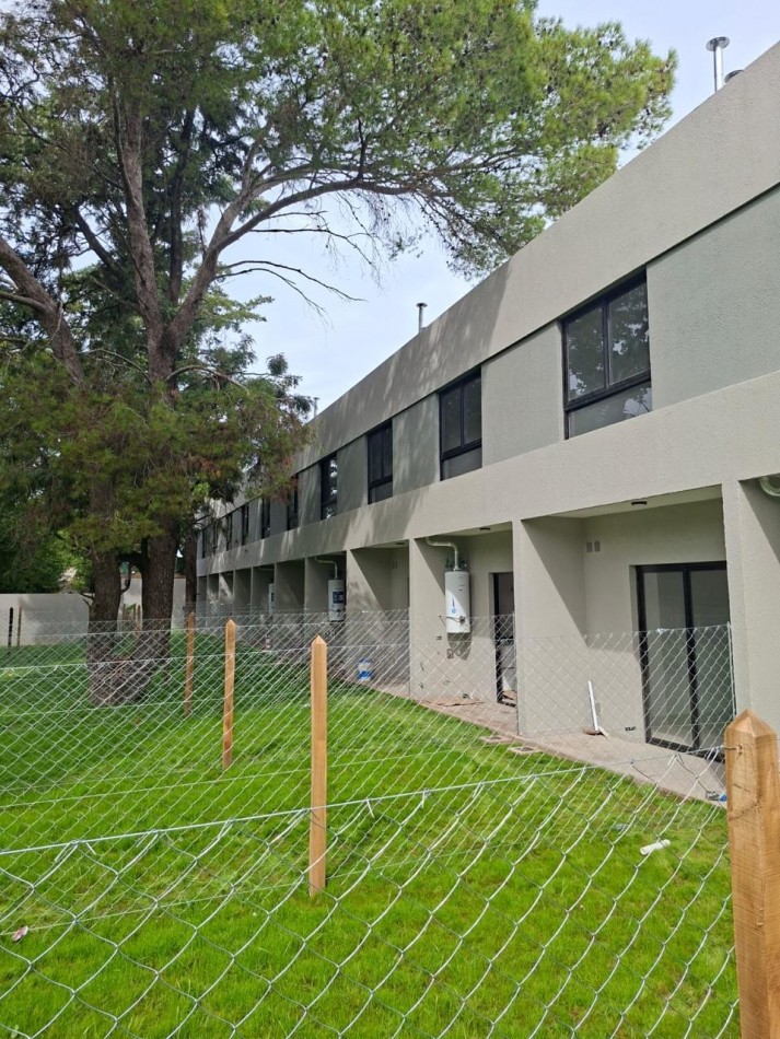 Venta Duplex Tres Ambientes en Barrio Cerrado a Estrenar en San Miguel 