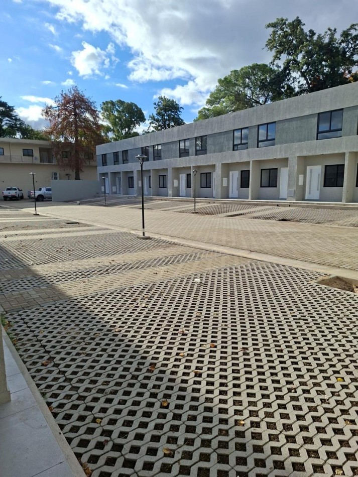 Venta Duplex Tres Ambientes en Barrio Cerrado a Estrenar en San Miguel 