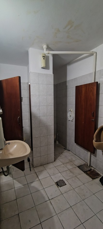 Alquiler Local Comercial en William Morris Centro, 250m²