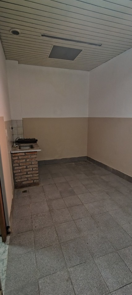 Alquiler Local Comercial en William Morris Centro, 250m²
