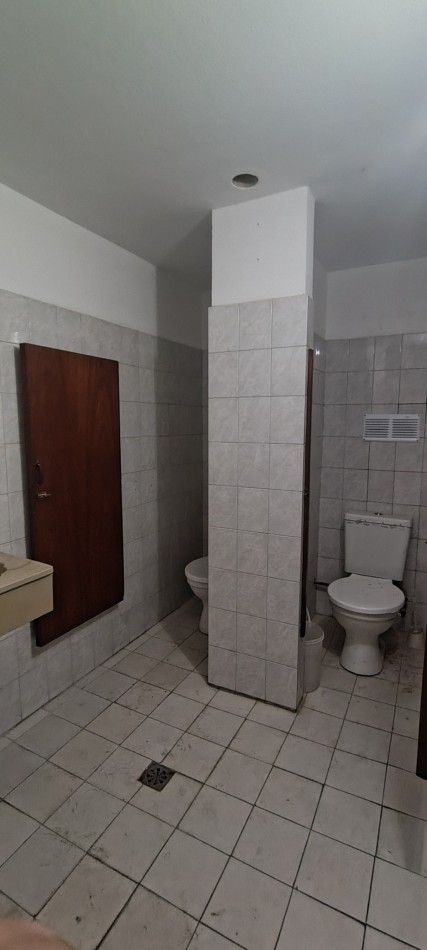 Alquiler Local Comercial en William Morris Centro, 250m²