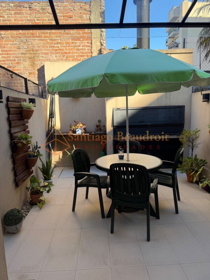 Venta de Duplex Moderno en Moron Centro con Parrilla
