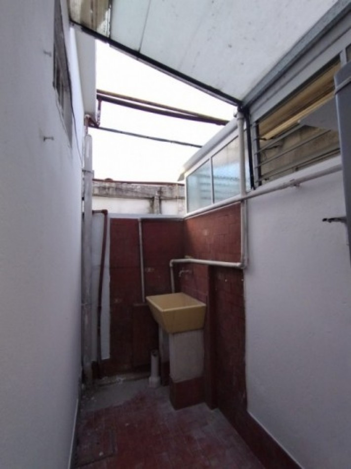 Andres Ferreyra 753, Haedo. 2 amb con Patio y Cochera.