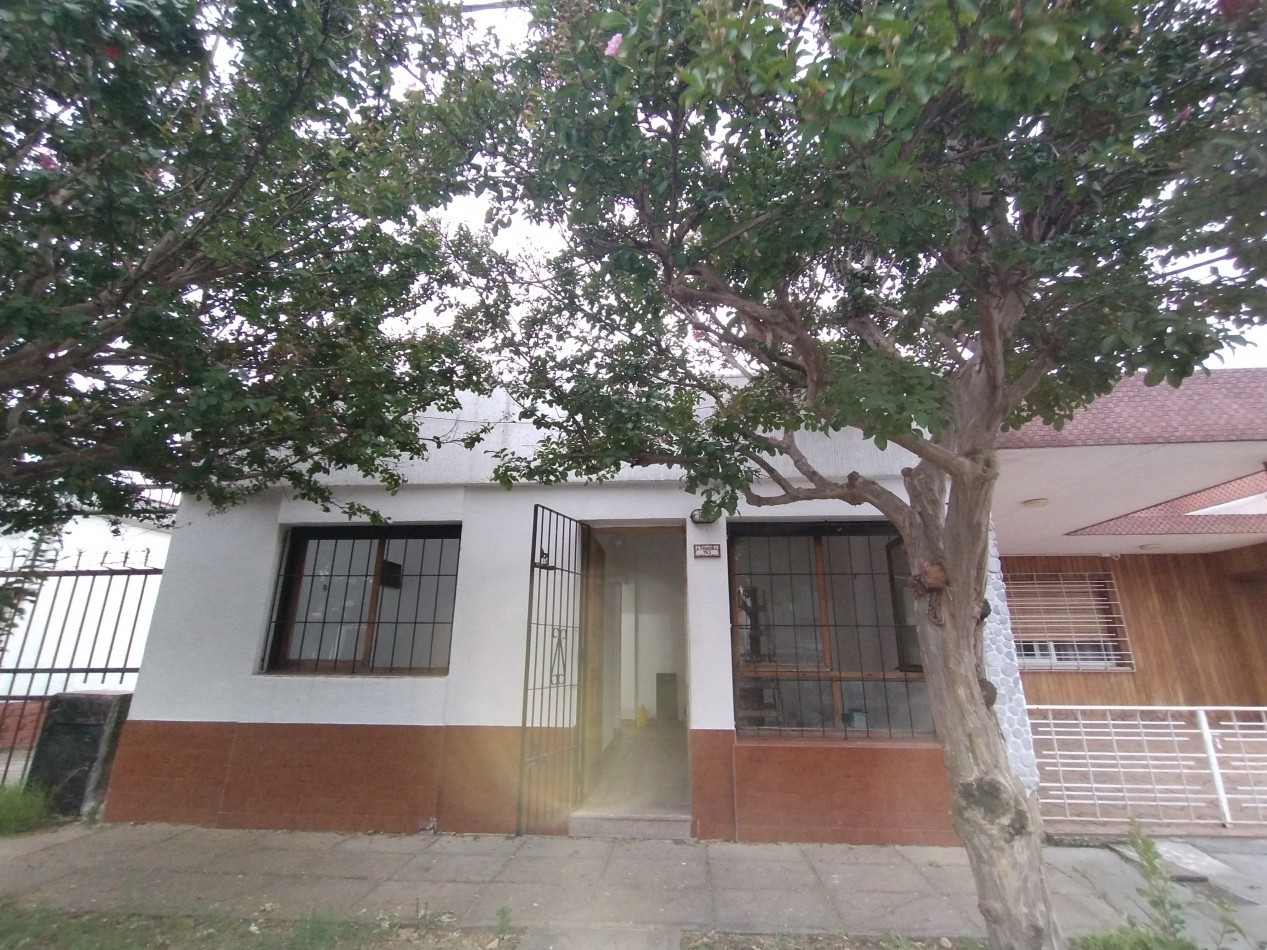 Andres Ferreyra 753, Haedo. 2 amb con Patio y Cochera.