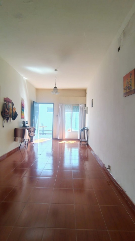 Casa con 2 Locales y un Departamento Independiente en Barrio Cartero Hurlingham