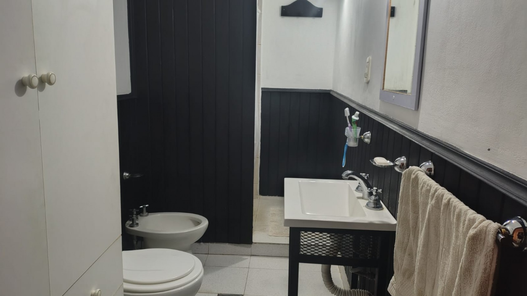 Casa con 2 Locales y un Departamento Independiente en Barrio Cartero Hurlingham