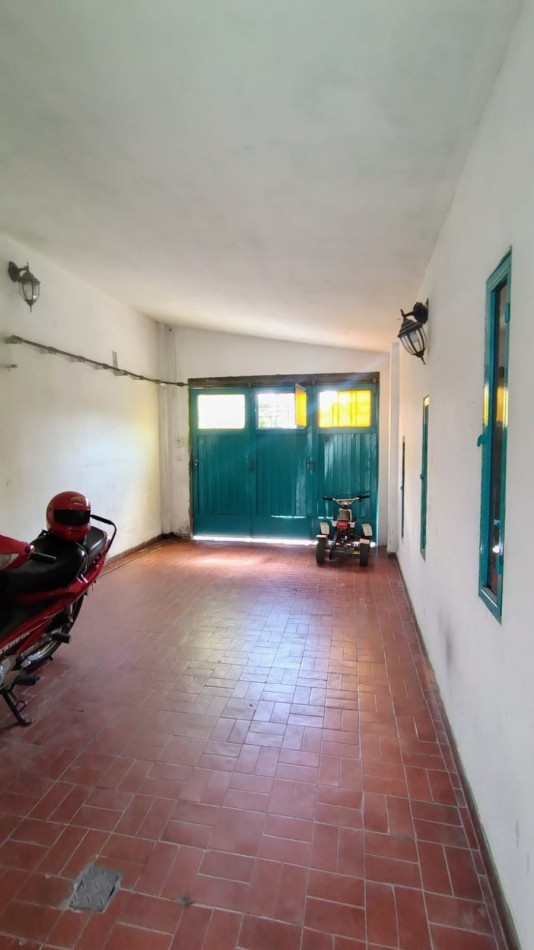 Casa con 2 Locales y un Departamento Independiente en Barrio Cartero Hurlingham