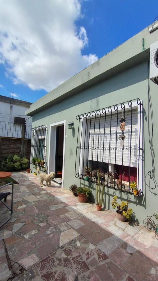 Casa con 2 Locales y un Departamento Independiente en Barrio Cartero Hurlingham