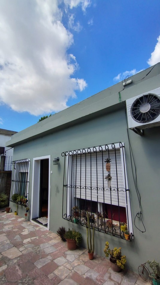 Casa con 2 Locales y un Departamento Independiente en Barrio Cartero Hurlingham