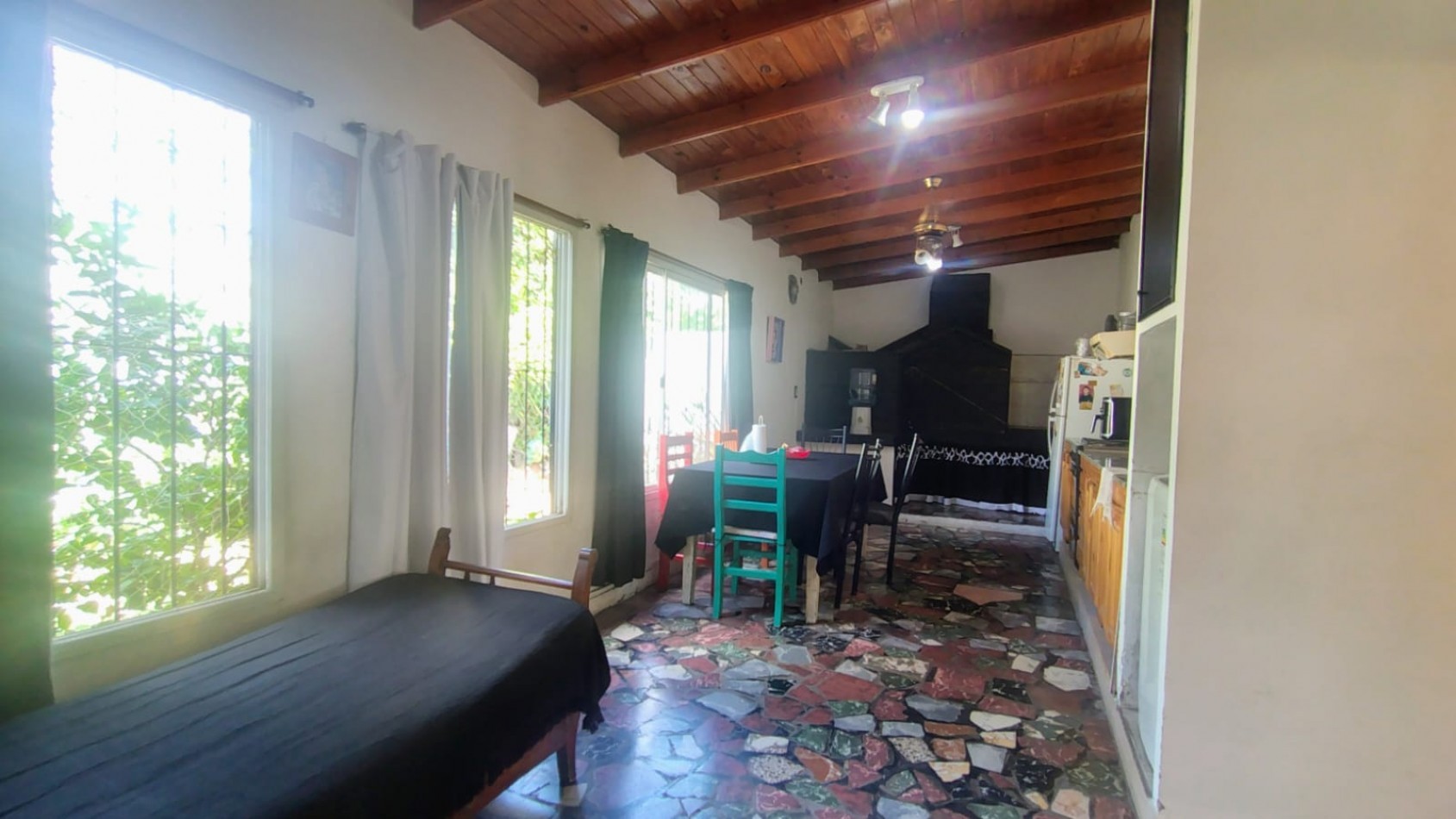 Casa con 2 Locales y un Departamento Independiente en Barrio Cartero Hurlingham