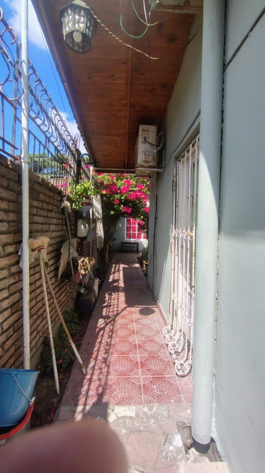 Casa con 2 Locales y un Departamento Independiente en Barrio Cartero Hurlingham