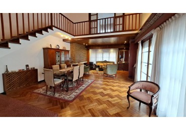Venta de Chalet con Pileta y Quincho, Castelar