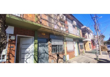 Duplex con Patio y Entrada Independiente en Moron Sur - Oportunidad Unica