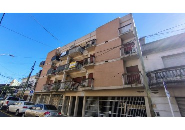 ¡Gran oportunidad en Moron! Alquiler de departamento de 4 ambientes.