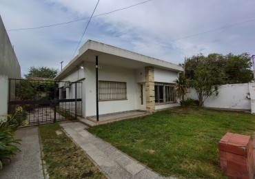 Casa en venta en Moron lote propio 10x33 (366 m²) 3 dormitorios 2 baños cochera pasante fondo libre