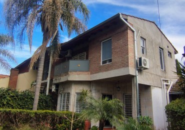 Venta Casa 3 ambientes Hurlingham Cochera