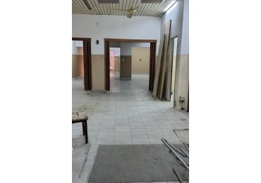 Alquiler Local Comercial en William Morris Centro, 250m²